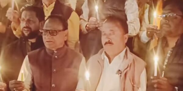 बीजापुर आईईडी ब्लास्ट में शहीद जवानों को सुपेला घड़ी चौक पर भाजपाइयों ने दी श्रद्धांजलि, नक्सलियों के कायराना हमले की निंदा ।