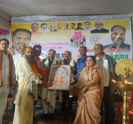 नवनियुक्त जिलाध्यक्ष पुरषोत्तम और सुरेंद्र के आगमन से गदगद हुए चरोदा मंडल के कार्यकर्ता, फूल माला से किया भव्य अभिनंदन।