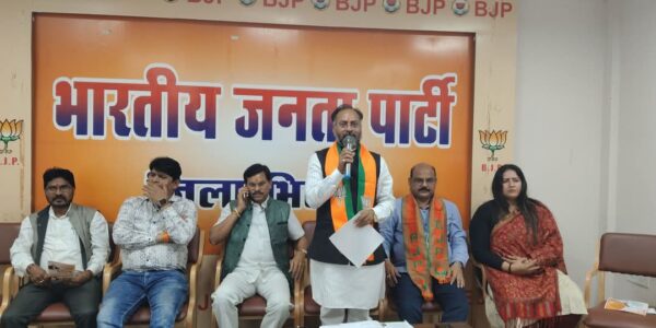 संविधान में निहित मूल्यों को जन-जन तक पहुँचाना ही भाजपा संविधान गौरव अभियान का मुख्य उद्देश्य – पुरषोत्तम ।