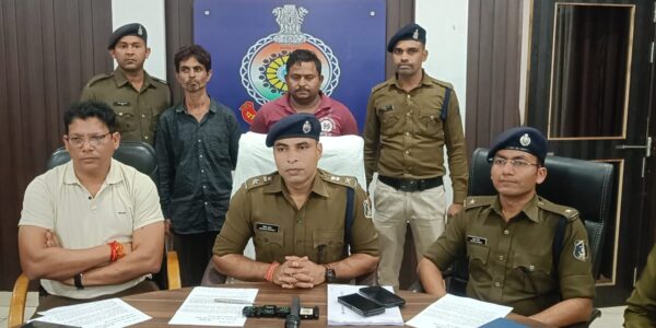 पुराना शातिर चोर चोरी के ट्रक के साथ पकड़ाया   घड़ी चौक सुपेला से किया था चोरी ।