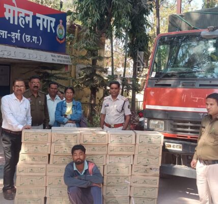 चुनाव के दौरान जिला दुर्ग पुलिस की बडी कार्यवाही ।आरोपीगण से कुल 442 पेटी शराब व परिवहन मे प्रयुक्त एक माजदा वाहन एवं मोटर सायकल स्प्लेंडर कुल कीमती 37,50,000 रूपये जप्त।