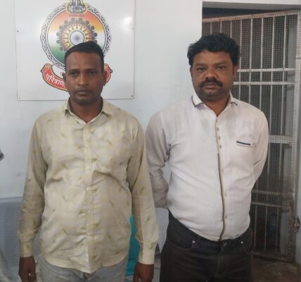 शासकीय जमीन पर कब्जा व फर्जी रजिस्ट्री कर जमीन की बिक्री करने के मामले में दो और अन्य आरोपी को पकड़ने में दुर्ग पुलिस को मिली सफलता।