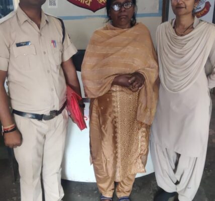 कूटरचित दस्तावेज के आधार पर एक ही जमीन को 07 लोगो बिक्री करने वाले गिरोह का स्मृतिनगर पुलिस ने किया पर्दाफाश ।  02. तथाकथित जीजा साली पुलिस गिरफ्त में ।