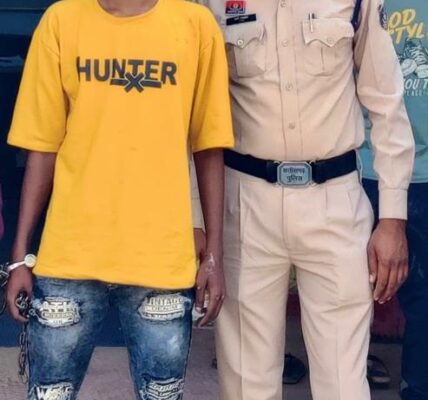 थाना मोहन नगर द्वारा आम स्थान पर चाकू लेकर लोगों को भयभीत करने वाले आरोपी को किया गिरफ्तार ।  👉🏻 आरोपी के कब्जे से स्टील का धारदार चाकू बरामद ।