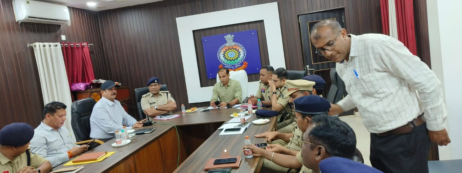 पुलिस विभाग से सेवानिवृत्त हो रहे अधिकारी/कर्मचारियों का सम्मान/विदाई समारोह ।