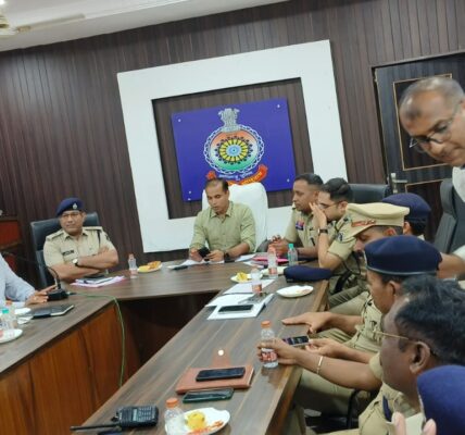 पुलिस विभाग से सेवानिवृत्त हो रहे अधिकारी/कर्मचारियों का सम्मान/विदाई समारोह ।
