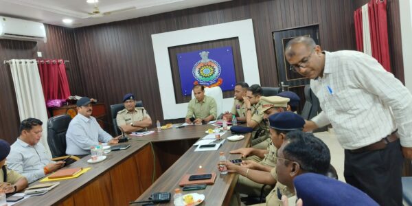 पुलिस विभाग से सेवानिवृत्त हो रहे अधिकारी/कर्मचारियों का सम्मान/विदाई समारोह ।