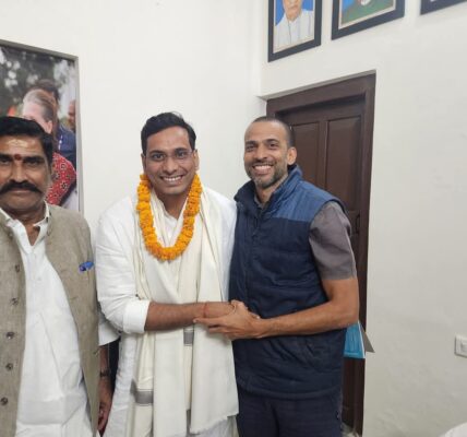 बिहार पहुंचे विधायक देवेंद्र, कांग्रेस भवन की बैठक में हुए शामिल  AICC सचिव बनने के बाद पहला बिहार दौरा  इस वर्ष बिहार में है विधानसभा चुनाव ।