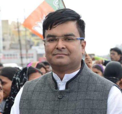 विधायक रिकेश सेन के प्रस्ताव पर भिलाईयंस को मिली होली की बड़ी सौगात, सुपेला में बनेगा छत्तीसगढ़ का पहला हार्स राइडिंग ट्रैक, वैशाली नगर में हर्ष की लहर ।