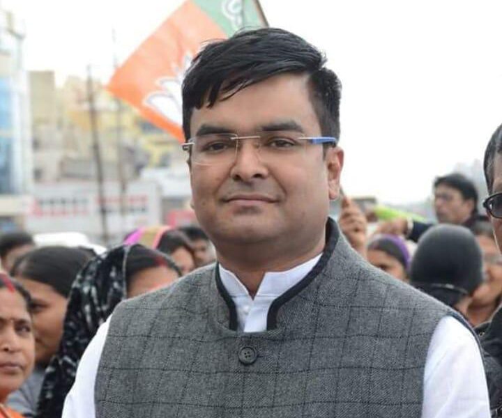 विधायक रिकेश सेन के प्रस्ताव पर भिलाईयंस को मिली होली की बड़ी सौगात, सुपेला में बनेगा छत्तीसगढ़ का पहला हार्स राइडिंग ट्रैक, वैशाली नगर में हर्ष की लहर ।
