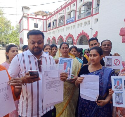 सुंदर विहार फेस 1 भिलाई कुरुद में मोबाइल टावर का विरोध     अगर मोबाइल टावर का कार्य नहीं रुका तो कॉलोनी वासी करेंगे शांतिपूर्ण विरोध ।