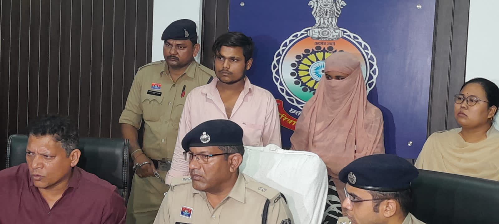 थाना पुरानी भिलाई क्षेत्र में घटित अंधे कत्ल के मामले का खुलासा । आरोपियों के कब्जे से घटना में प्रयुक्त वाहन आयशर एवं लोहे का रॉड बरामद ।