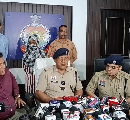 थाना मोहन नगर क्षेत्र में घटित बालिका के अपहरण/हत्या के मामले का खुलासा । घटना स्थल से जेस्ट कार क्रमांक CG-11-AX-2219 बरामद।