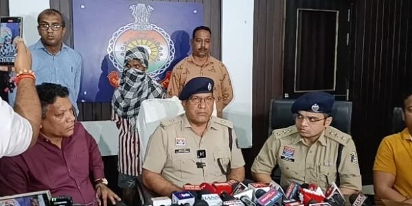 थाना मोहन नगर क्षेत्र में घटित बालिका के अपहरण/हत्या के मामले का खुलासा । घटना स्थल से जेस्ट कार क्रमांक CG-11-AX-2219 बरामद।
