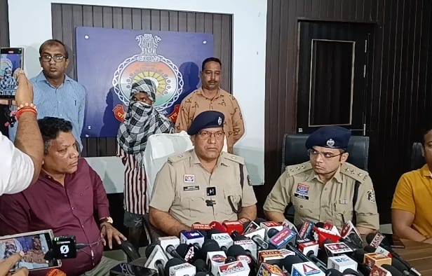 थाना मोहन नगर क्षेत्र में घटित बालिका के अपहरण/हत्या के मामले का खुलासा । घटना स्थल से जेस्ट कार क्रमांक CG-11-AX-2219 बरामद।